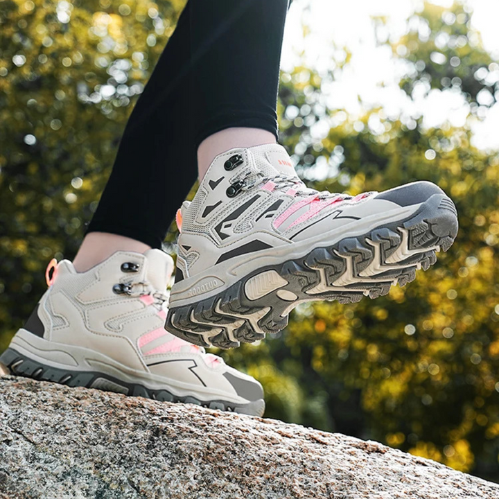 "Schwarze wasserdichte Unisex-Wanderschuhe mit robuster Sohle und atmungsaktivem Design für sicheren Halt und Komfort."
