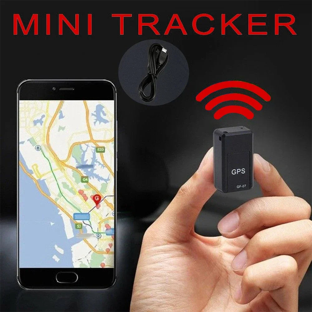 "Schwarzer Mini-GPS-Tracker mit Magnet zur Fahrzeugverfolgung, kompakt, weltweite Abdeckung, einfache Befestigung."