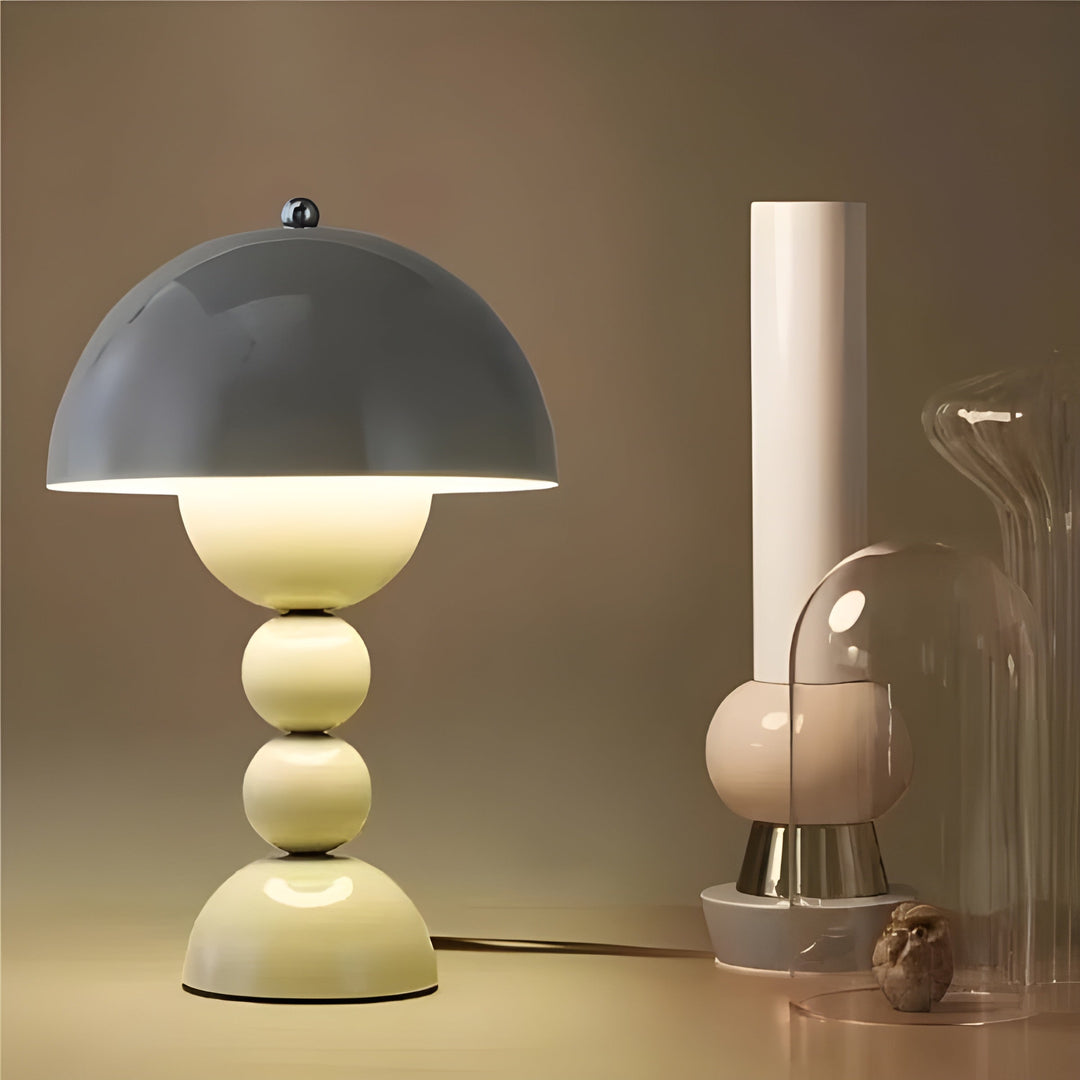 "Skandinavische Tischlampe mit dimmbarer LED, weiß, klarer Stil, ideal für Schlafzimmer oder Wohnzimmer, energieeffizient."