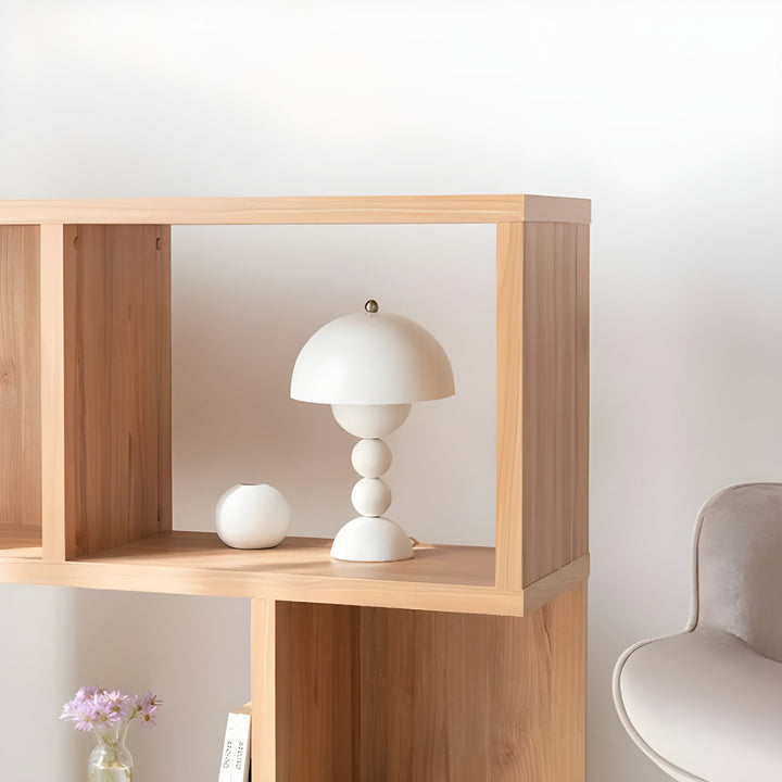 "Skandinavische Tischlampe mit dimmbarer LED, weiß, klarer Stil, ideal für Schlafzimmer oder Wohnzimmer, energieeffizient."