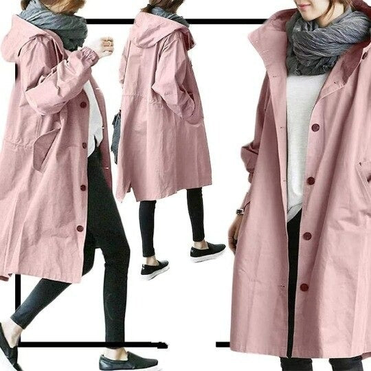 "Skyblauer, eleganter Damen Trenchcoat, wetterfest, figurbetonend, ideal für Herbst, passend zu Casual und formellen Looks."