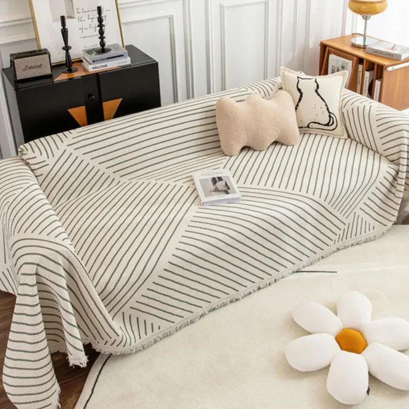 "Sofabezug mit Quasten im skandinavischen Stil, pflegeleichtes Design für elegante Wohnzimmergestaltung."