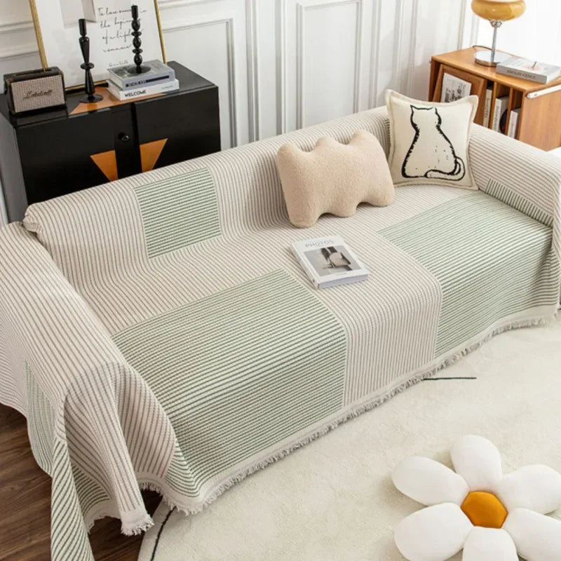 "Sofabezug mit Quasten im skandinavischen Stil, pflegeleichtes Design für elegante Wohnzimmergestaltung."