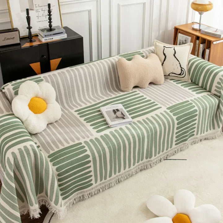 "Sofabezug mit Quasten im skandinavischen Stil, pflegeleichtes Design für elegante Wohnzimmergestaltung."