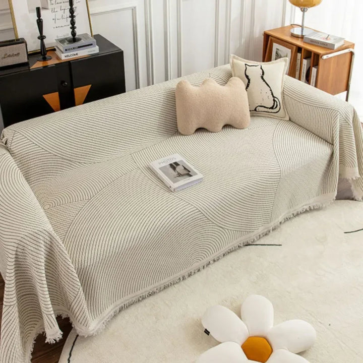 "Sofabezug mit Quasten im skandinavischen Stil, pflegeleichtes Design für elegante Wohnzimmergestaltung."