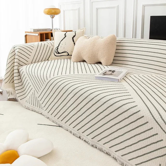 "Sofabezug mit Quasten im skandinavischen Stil, pflegeleichtes Design für elegante Wohnzimmergestaltung."