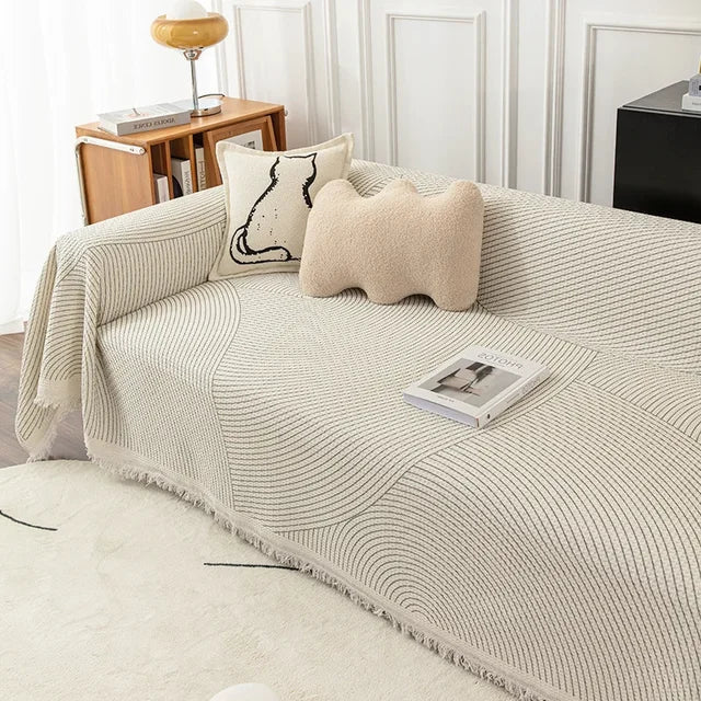 "Sofabezug mit Quasten im skandinavischen Stil, pflegeleichtes Design für elegante Wohnzimmergestaltung."