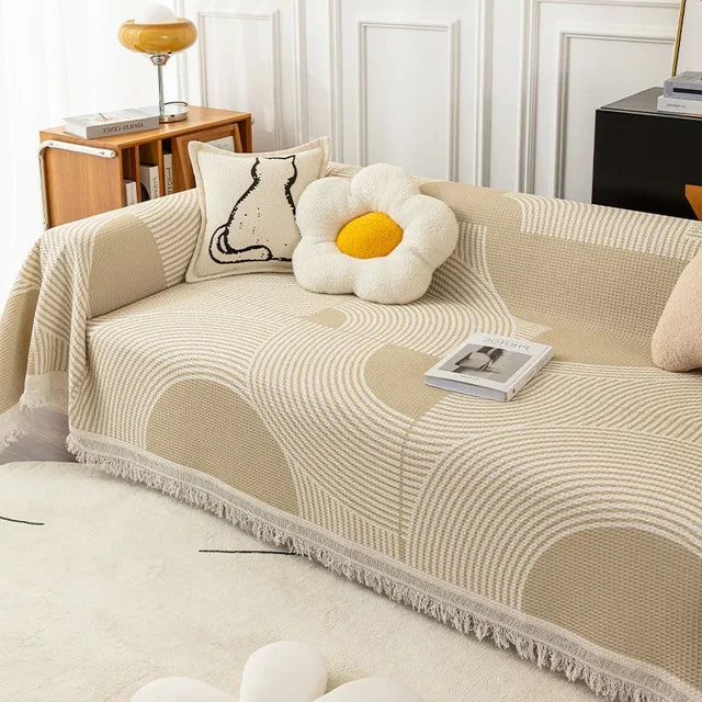 "Sofabezug mit Quasten im skandinavischen Stil, pflegeleichtes Design für elegante Wohnzimmergestaltung."