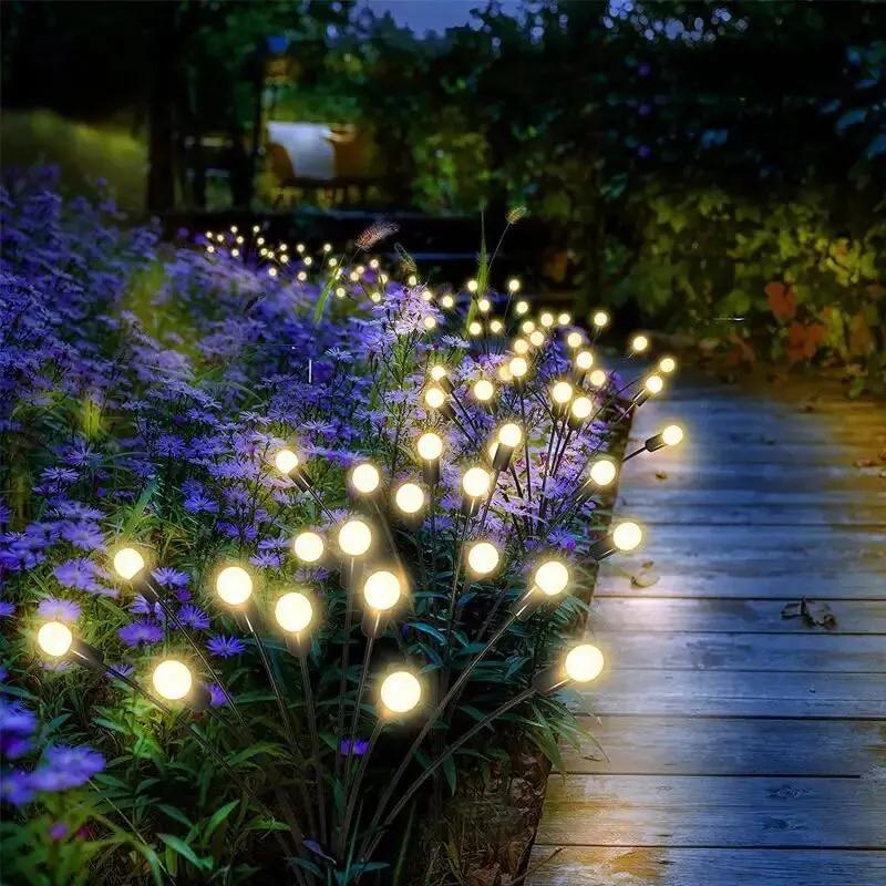 Solar Gartenlichter leuchten warm im Garten, wetterfest und flexibel biegbar, ideal für romantische Außenbeleuchtung.