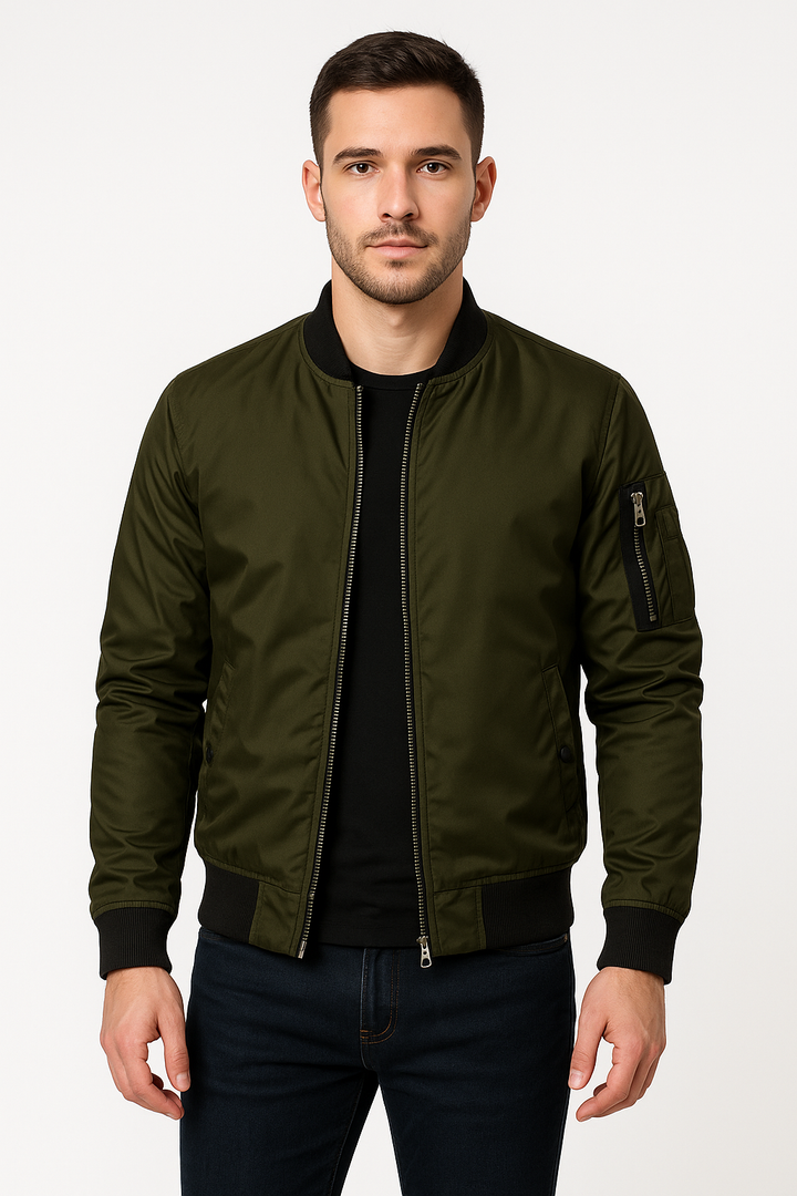 "Stilvolle blaue Bomberjacke für Herren, leicht und ideal für den Übergang, klassische Frontansicht mit Reißverschluss."