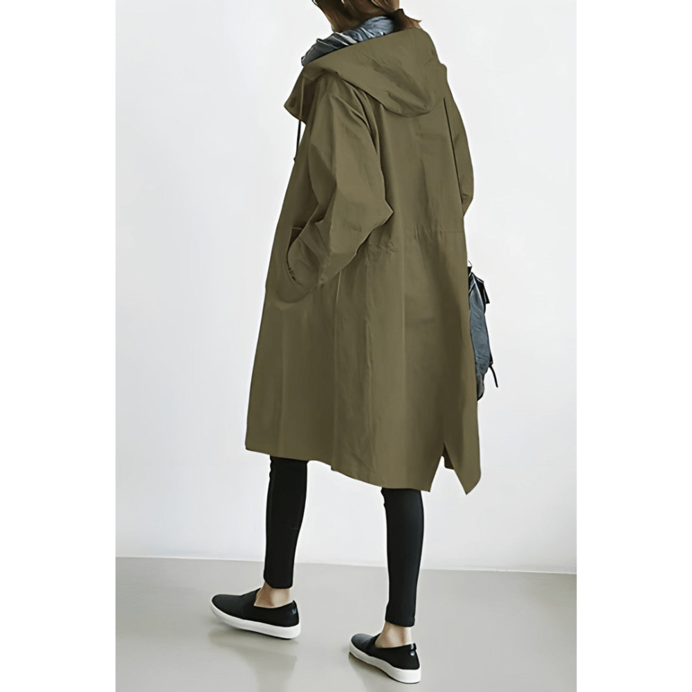 "Stilvolle Emma Damenjacke, leicht, mit Kapuze, atmungsaktiv und vielseitig, ideal für wechselhaftes Wetter."
