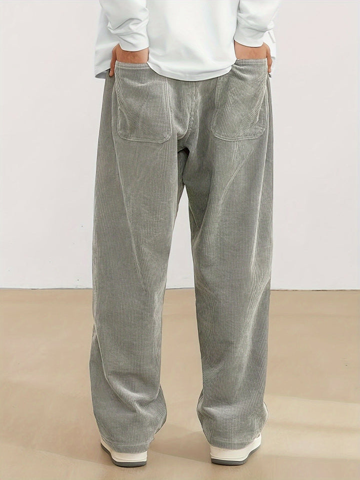 "Stilvolle Herren Cordhose in Beige, Regular Fit, aus Baumwolle mit praktischen Taschen für Business und Freizeit."