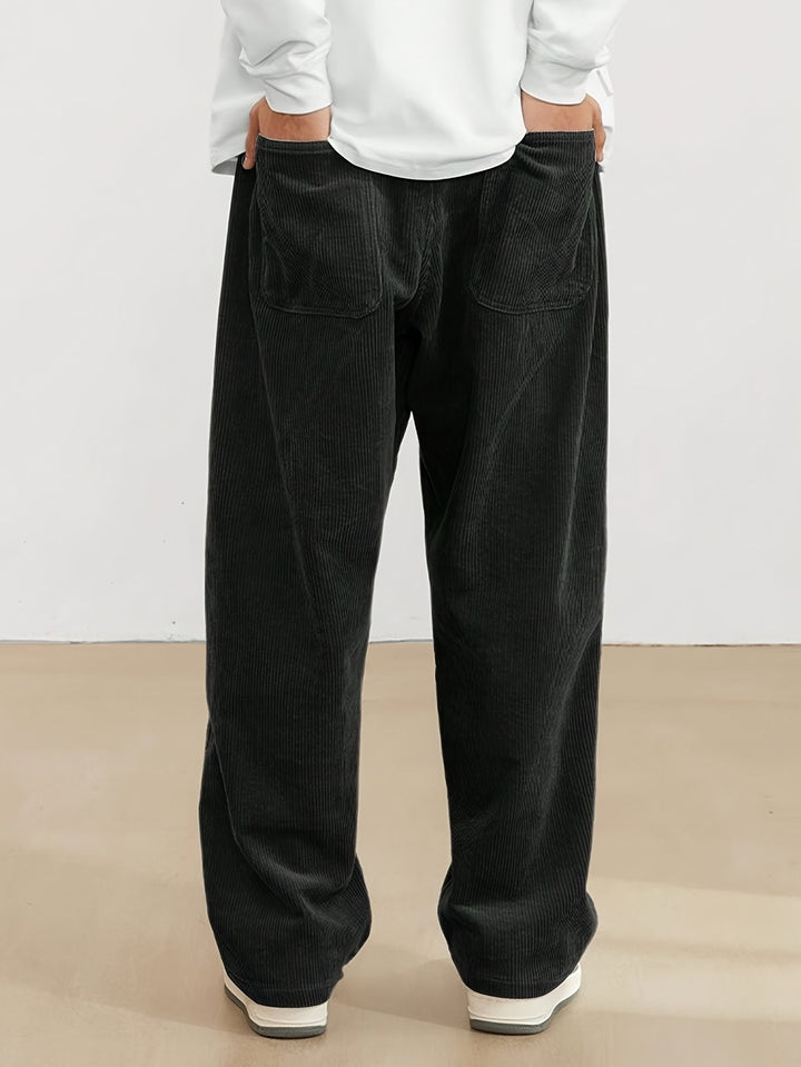 "Stilvolle Herren Cordhose in Beige, Regular Fit, aus Baumwolle mit praktischen Taschen für Business und Freizeit."