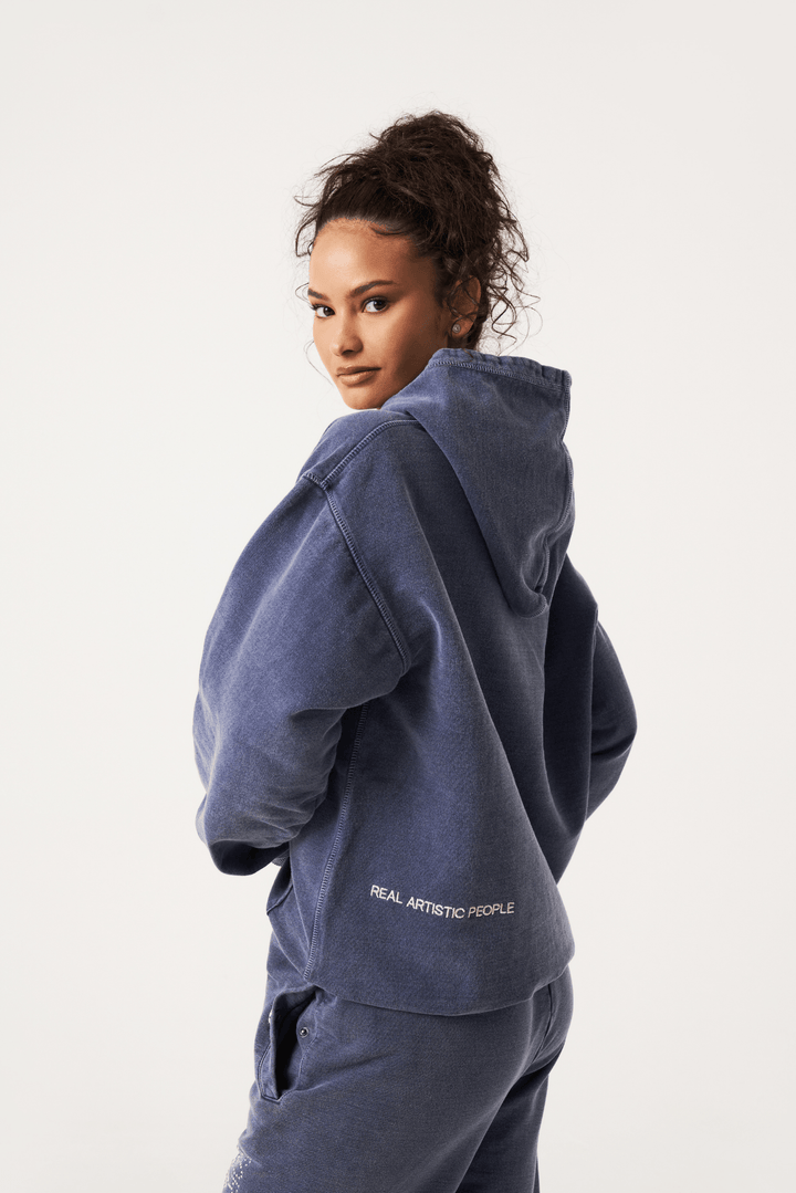 Stilvoller Kapuzenpullover für Damen, vielseitig, zeitloses Design, ideal für jede Jahreszeit, gemustert und bequem.