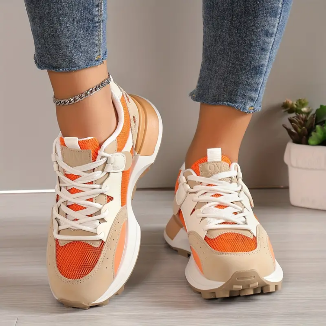"Stylische Damen Farbblock Sneakers aus Kunstleder, Detailansicht der farblichen Kontraste, ideal für Alltag und Freizeit."