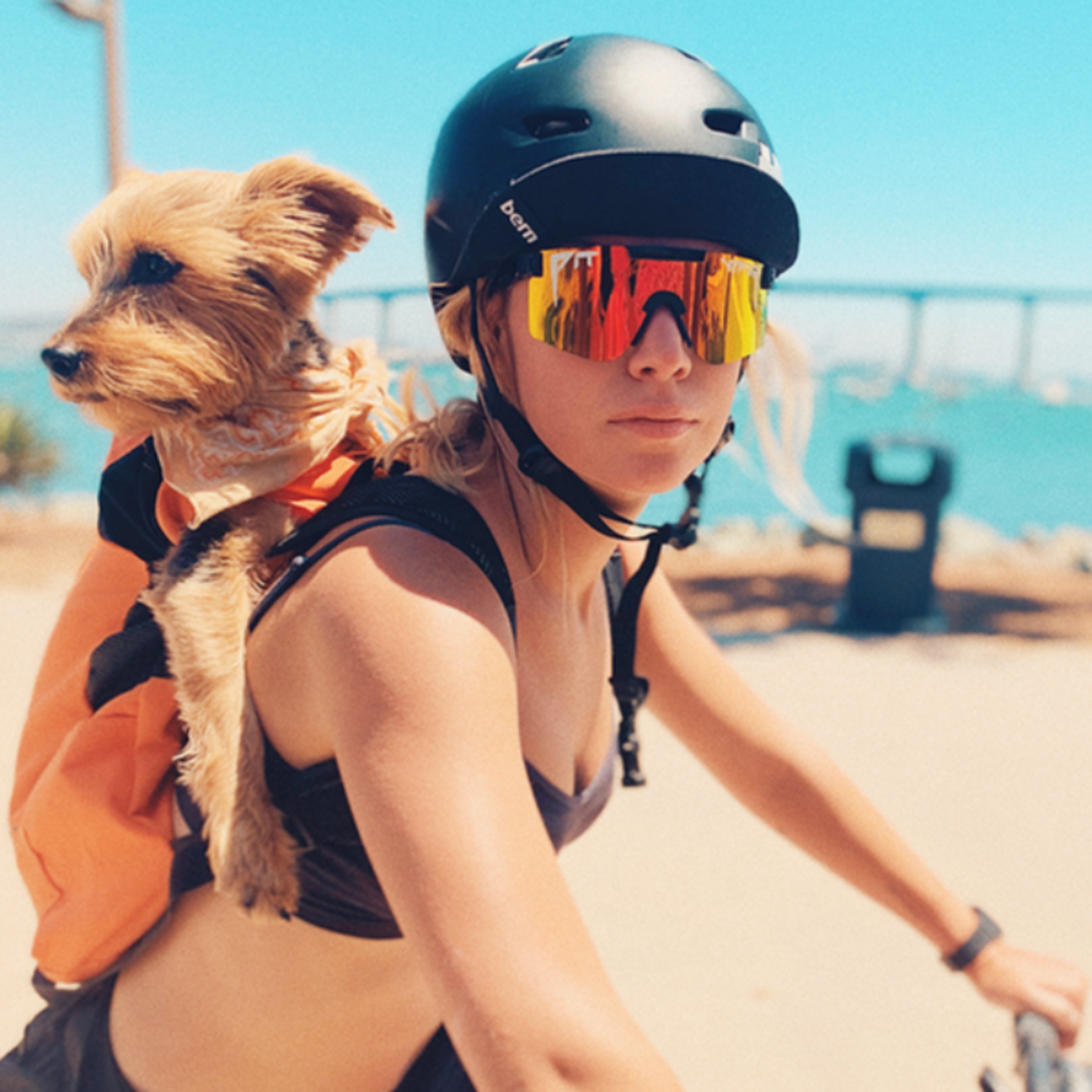 Stylische Damen-Sonnenbrille, polarisiert, UV-Schutz, orange Gläser, komfortabel, ideal für Outdoor-Aktivitäten.