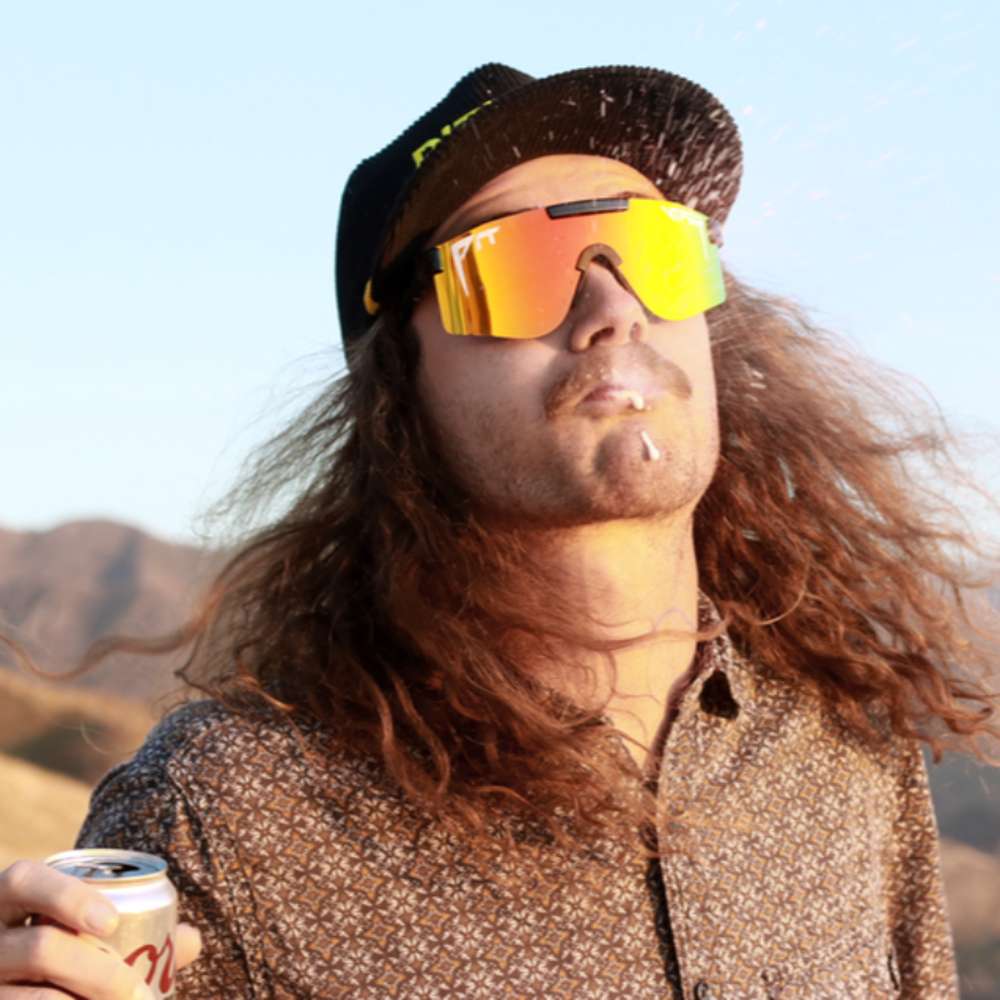Stylische Damen-Sonnenbrille, polarisiert, UV-Schutz, orange Gläser, komfortabel, ideal für Outdoor-Aktivitäten.