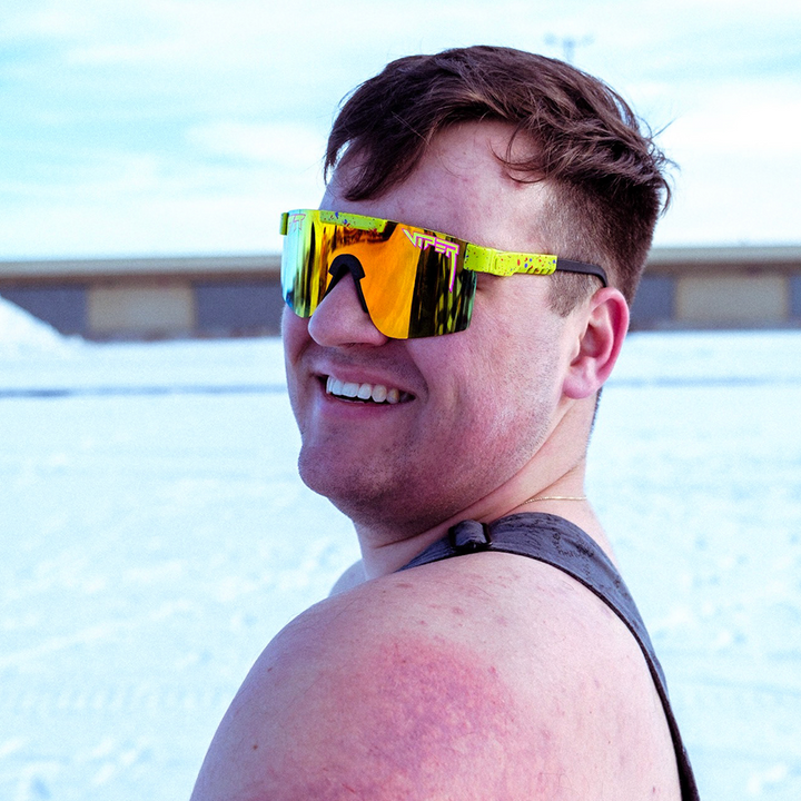 Stylische Damen-Sonnenbrille, polarisiert, UV-Schutz, orange Gläser, komfortabel, ideal für Outdoor-Aktivitäten.