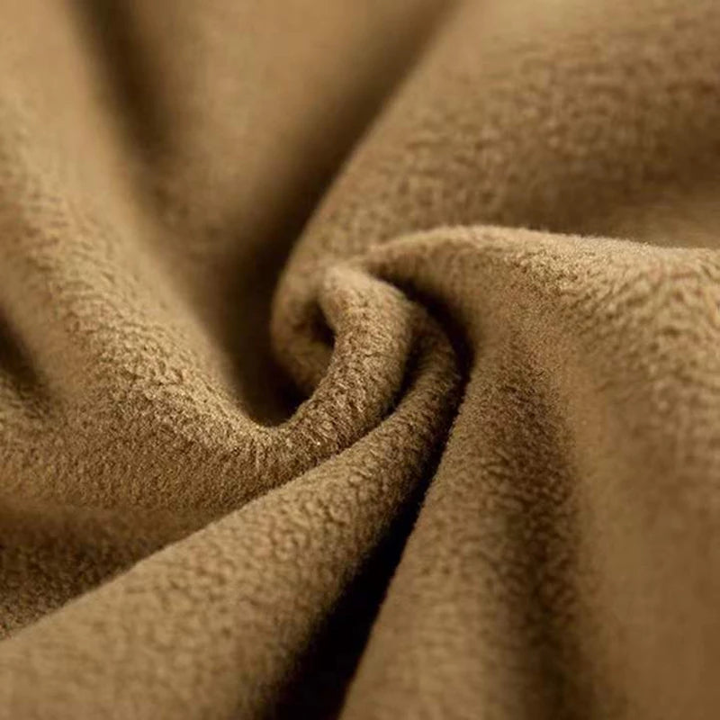 "Taktischer Herren Fleece Pullover, winddicht, stilvoll mit diebstahlsicheren Taschen, ideal für kalte, windige Tage."