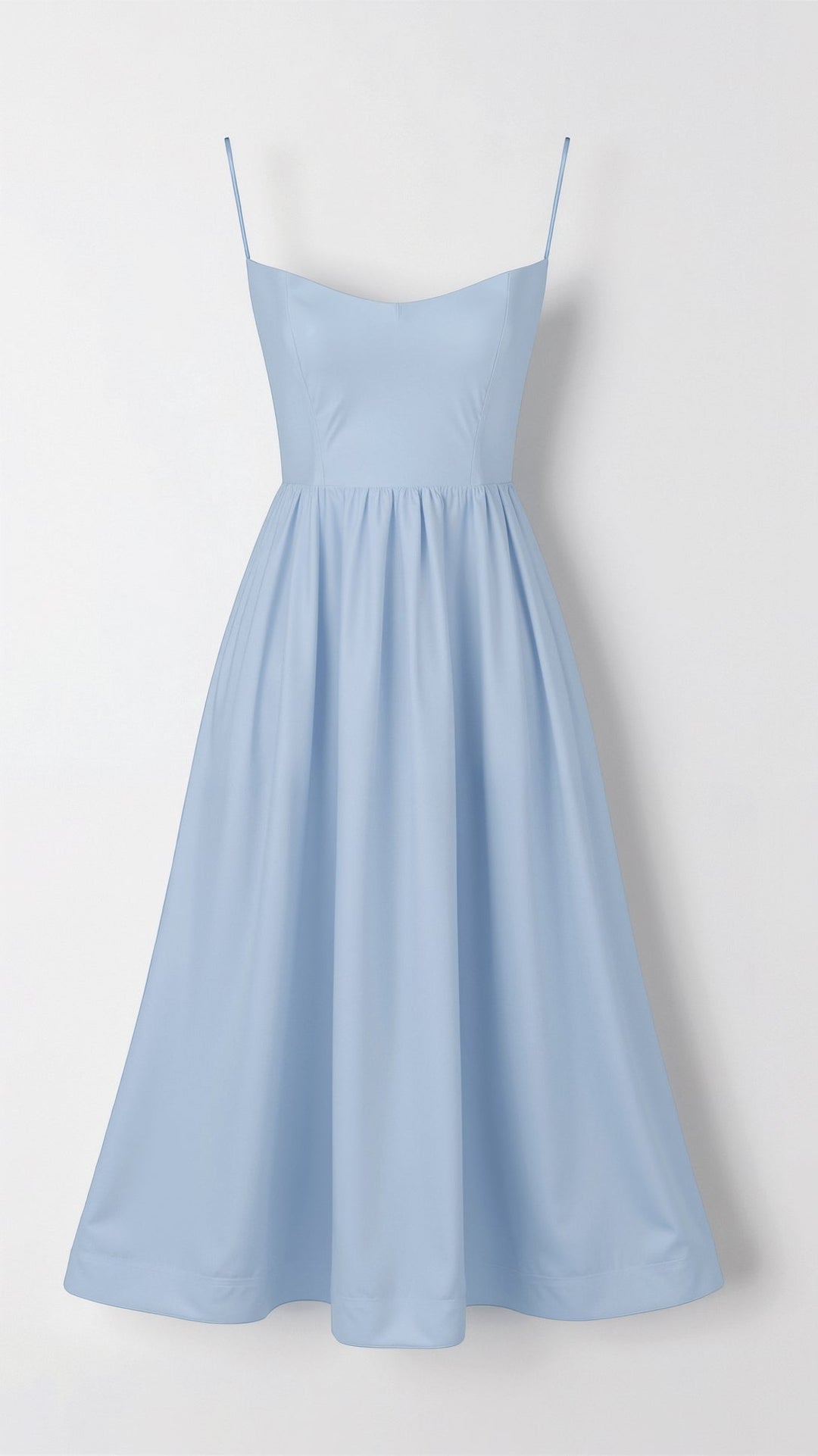 "Tamera Fließendes Midikleid, elegantes Design, hellblau, Midi-Länge, leichter Stoff, feminin und stilvoll."
