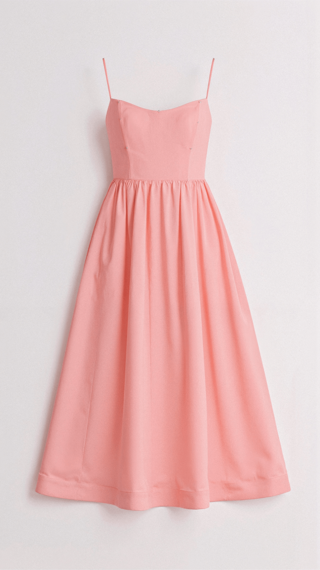 "Tamera Fließendes Midikleid, elegantes Design, hellblau, Midi-Länge, leichter Stoff, feminin und stilvoll."