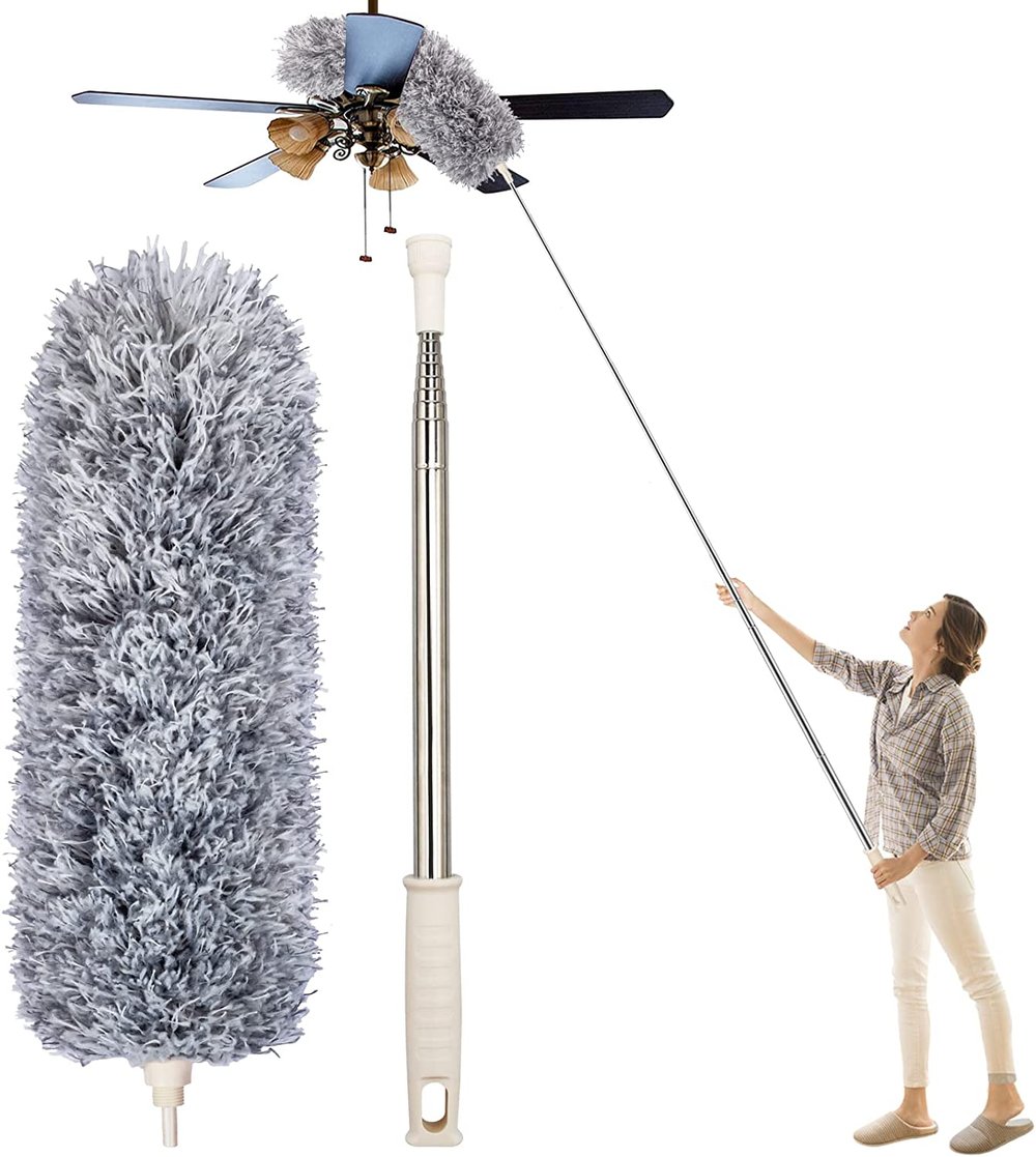 Teleskop-Staubwedel ausziehbar, grauer Mikrofaser-Kopf, biegsam für schwer erreichbare Stellen im Haushalt.
