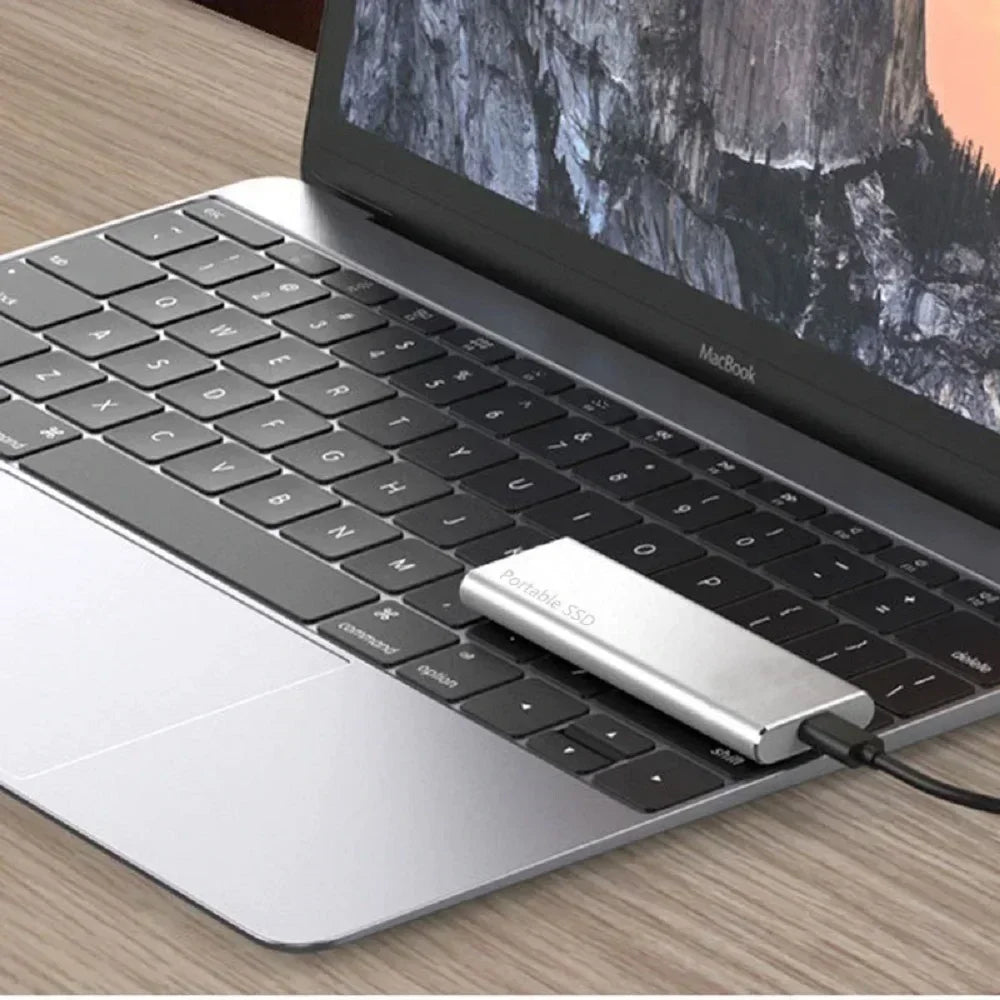 "Tragbare SSD 1TB-60TB, kompakt u. schnell, mit USB-Kabel, in Schwarz, aus Aluminium, ideal für Datenübertragung"