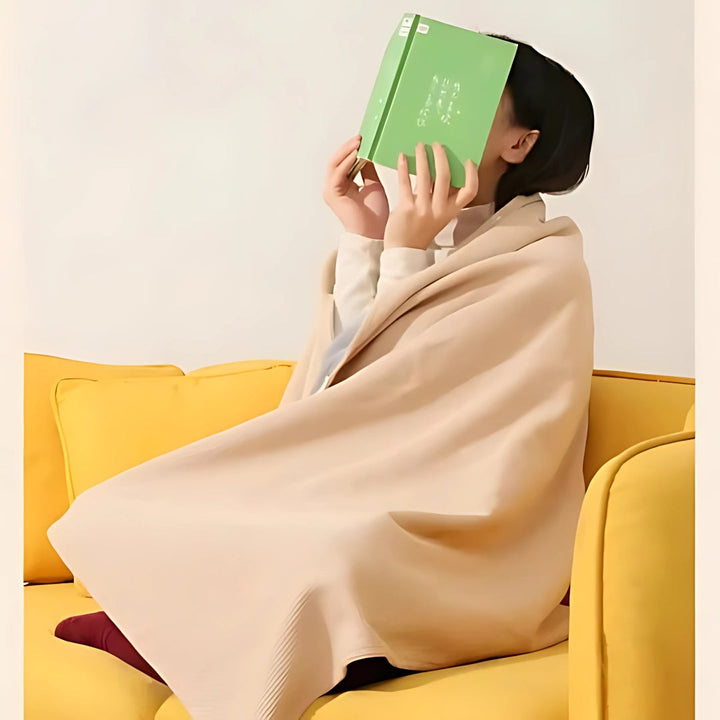 "Tragbare USB-Heizdecke aus weichem Fleece, vielseitig als Schal oder Überwurf nutzbar, ideal für Reisen und Zuhause."