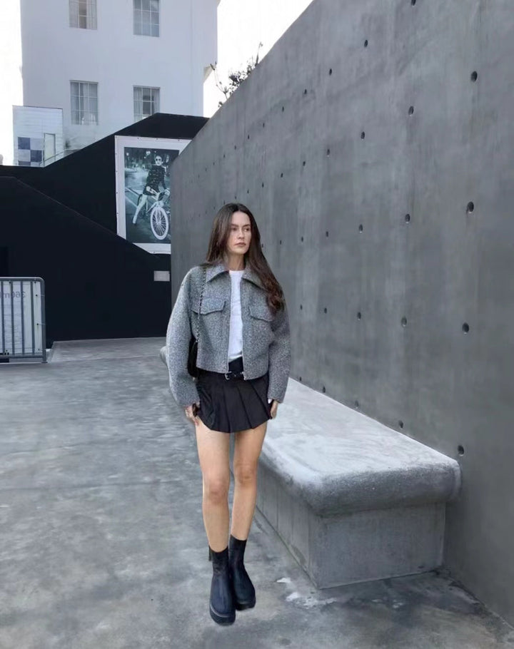 "Trendy Herbst Damen Jacke mit schlankem Schnitt, Beige, Rot, Blau, Grau oder Schwarz, für stilvolle Übergangsoutfits."
