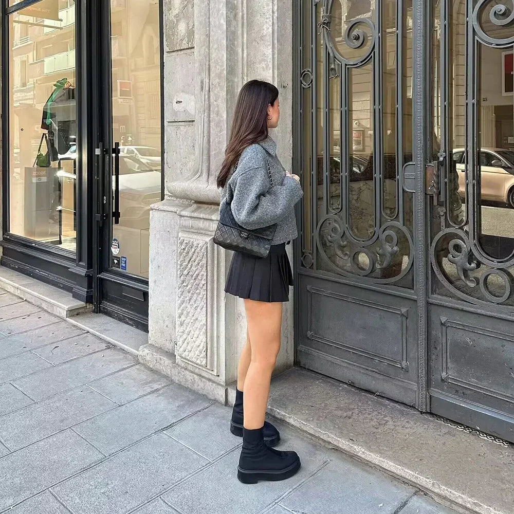 "Trendy Herbst Damen Jacke mit schlankem Schnitt, Beige, Rot, Blau, Grau oder Schwarz, für stilvolle Übergangsoutfits."