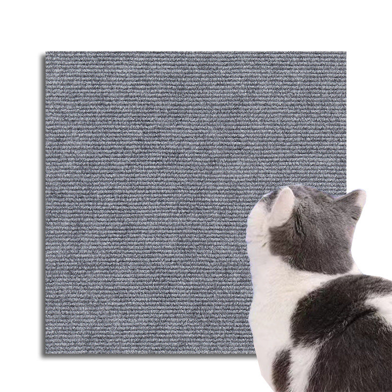 "Universeller Katzen Kratzschutz beige auf Couch, schützt Möbel vor Kratzern, einfach anzuwenden, anpassbar, unauffällig."