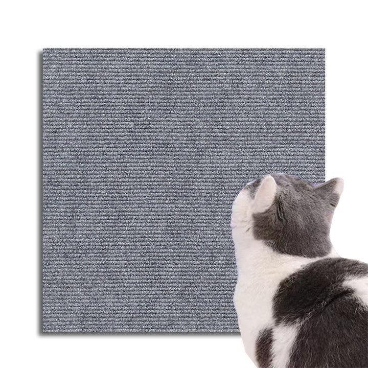 "Universeller Katzen Kratzschutz beige auf Couch, schützt Möbel vor Kratzern, einfach anzuwenden, anpassbar, unauffällig."