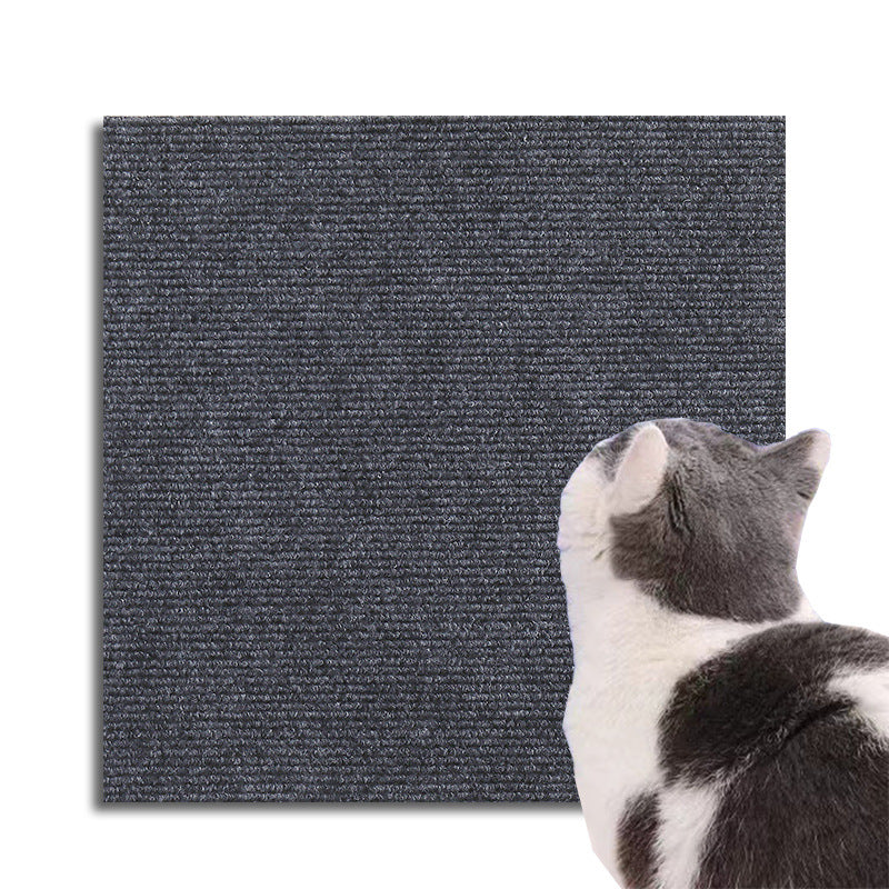"Universeller Katzen Kratzschutz beige auf Couch, schützt Möbel vor Kratzern, einfach anzuwenden, anpassbar, unauffällig."
