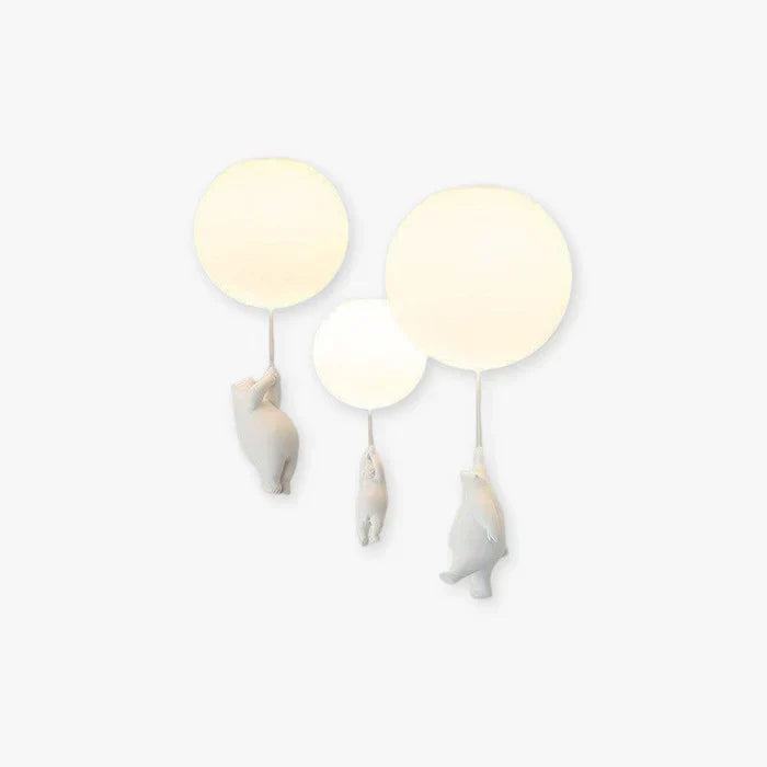 "Verspielte Kinder-Deckenlampe mit Bär- und Ballonmotiv, perfekte Beleuchtung für fantasievolle Atmosphären im Kinderzimmer."