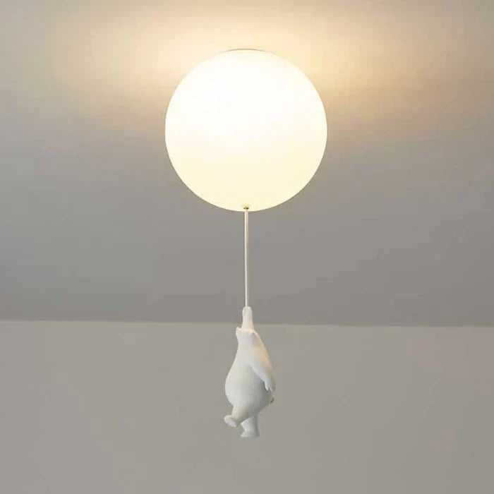 "Verspielte Kinder-Deckenlampe mit Bär- und Ballonmotiv, perfekte Beleuchtung für fantasievolle Atmosphären im Kinderzimmer."