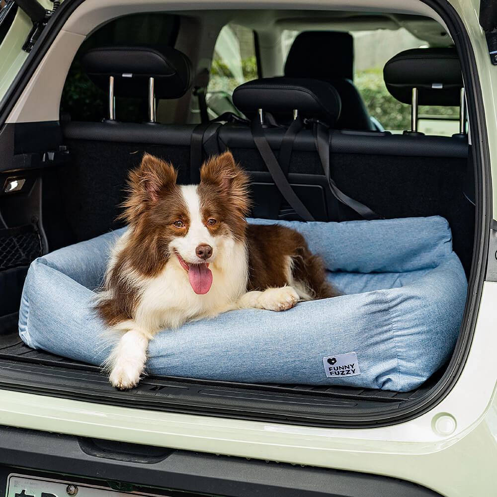 "Waschbarer Hundeautositz mit rutschfestem Boden, großem Platzangebot, Stoßdämpfung und maschinenwaschbarem Bezug."