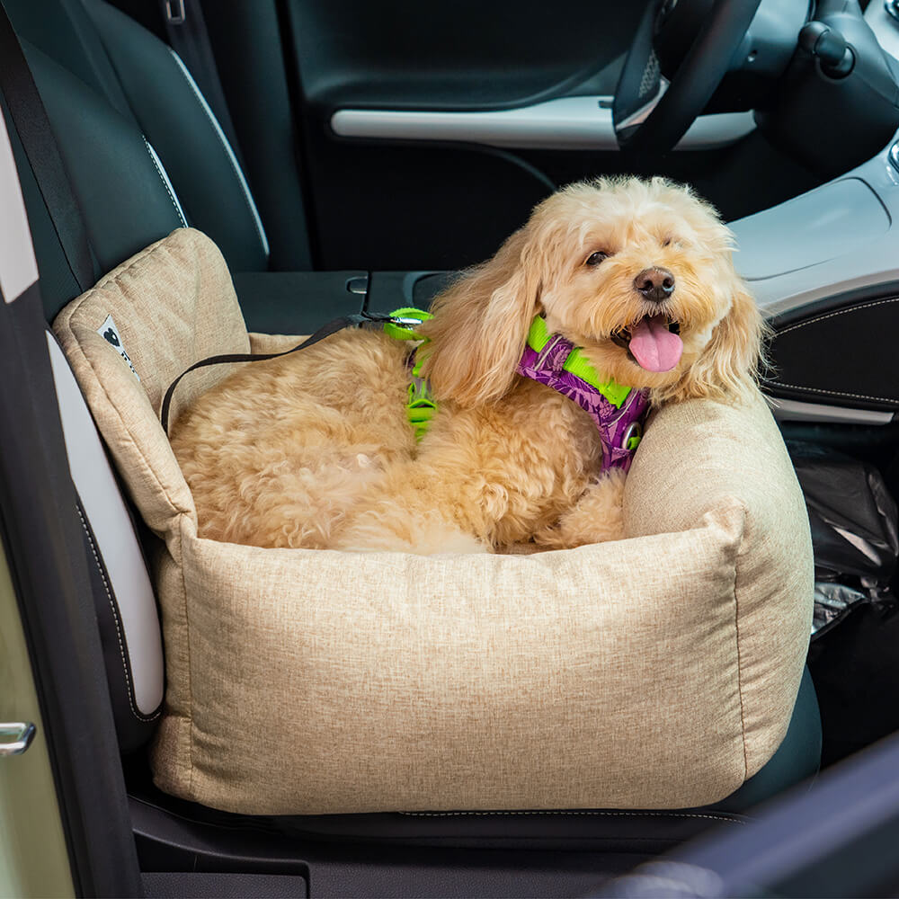 "Waschbarer Hundeautositz mit rutschfestem Boden, großem Platzangebot, Stoßdämpfung und maschinenwaschbarem Bezug."