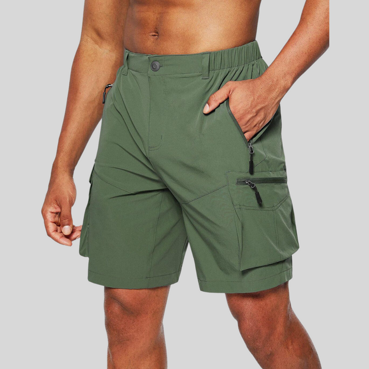Wasserabweisende Herren Cargoshorts in Grau mit zahlreichen Taschen, ideal für Outdoor-Aktivitäten und maximalen Komfort.