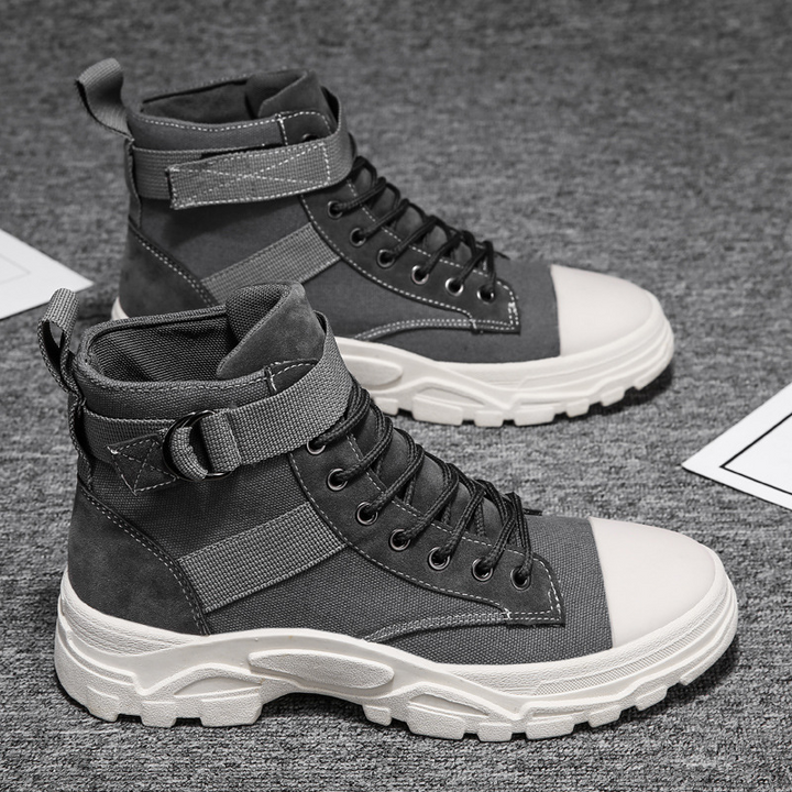 "Wasserdichte, atmungsaktive Motorradstiefel für Herren, modernes Design, maximaler Schutz und Komfort beim Fahren."