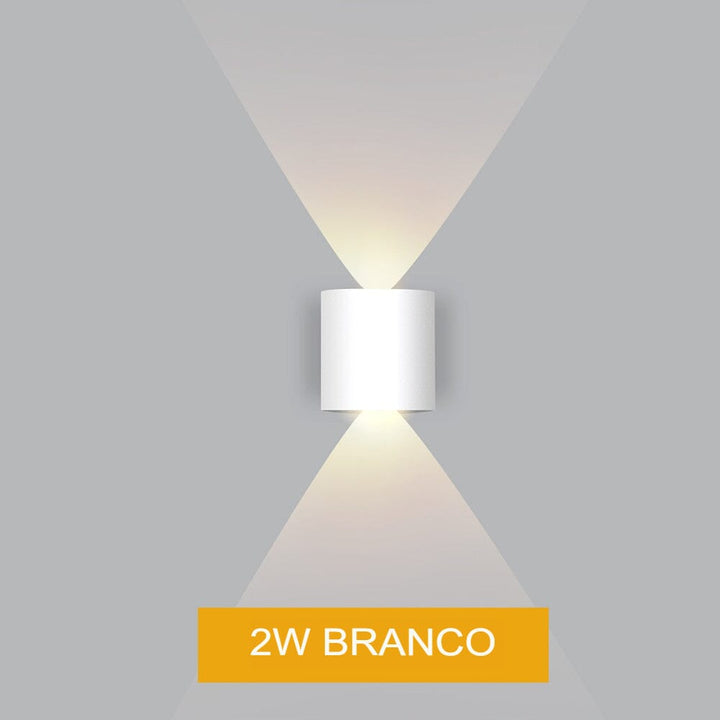 Wasserdichte LED-Außenwandleuchte, modernes Design aus Aluminium, für stilvolle und energieeffiziente Beleuchtung im Freien.