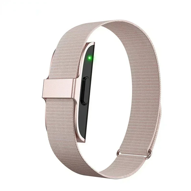 "Wasserdichter Fitness Tracker für Damen, Roségold, mit Herzfrequenz- und Fitnesstracker, IP68, modernes Design."
