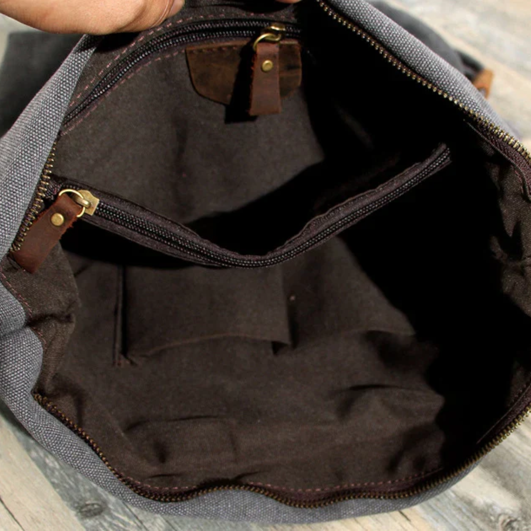 "Weiche, stilvolle Schultertasche mit Reißverschluss und geräumigem Inneren in Grau für Damen, ideal für Alltag und Abend."