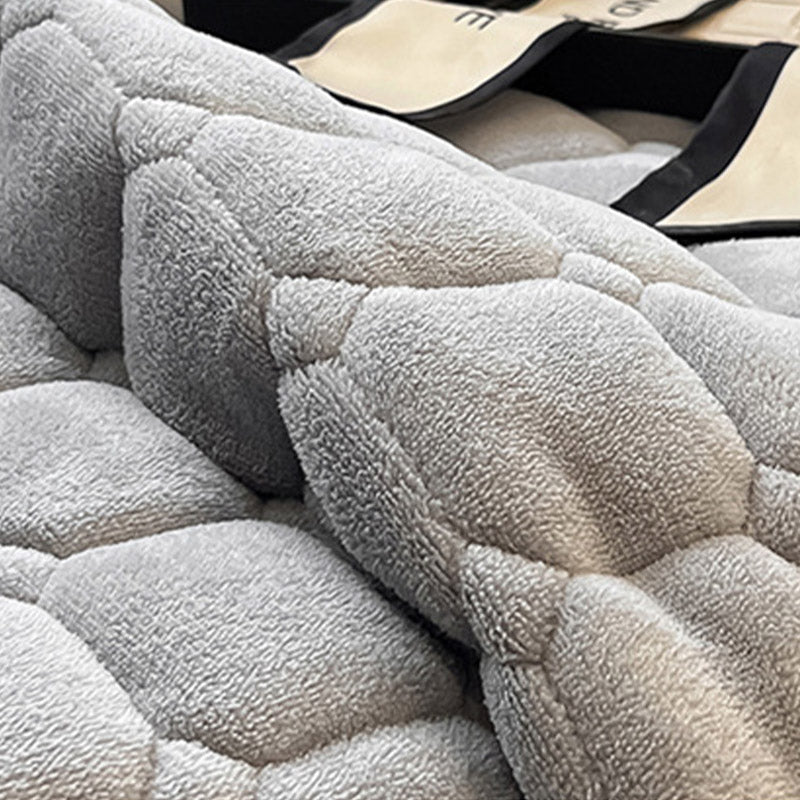 "Weiche Tagesdecke mit quadratischer Textur, moderne Decke in Blau, ideal für Wohn- oder Schlafzimmer Dekor."