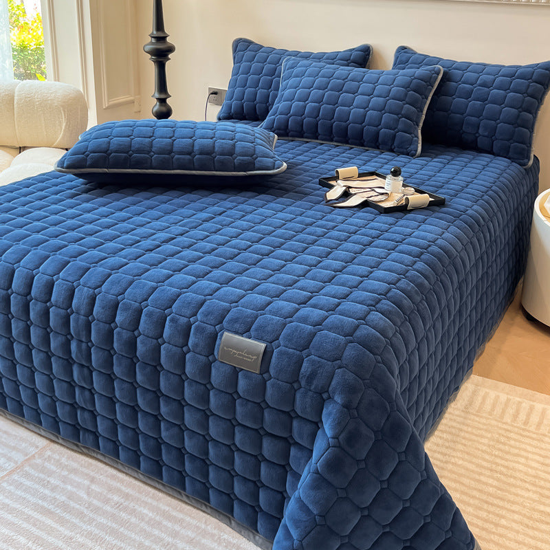 "Weiche Tagesdecke mit quadratischer Textur, moderne Decke in Blau, ideal für Wohn- oder Schlafzimmer Dekor."