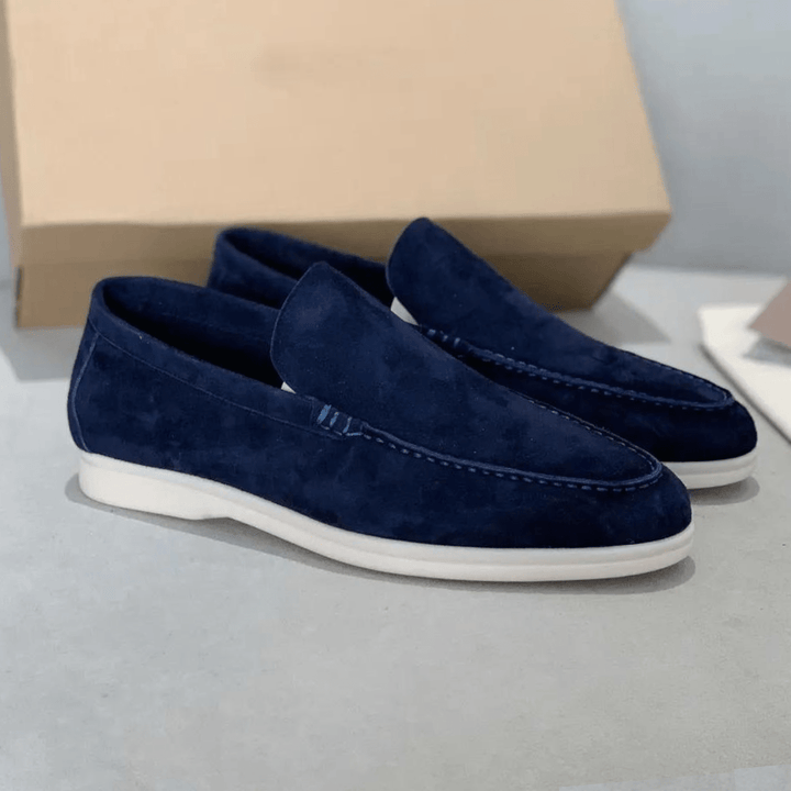 "Weiche Wildleder-Loafer für Herren, elegant und vielseitig, perfekt für Freizeit- und Business-Looks, in Beige und Braun."