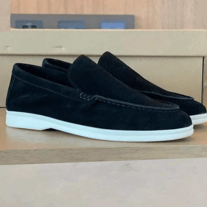 "Weiche Wildleder-Loafer für Herren, elegant und vielseitig, perfekt für Freizeit- und Business-Looks, in Beige und Braun."