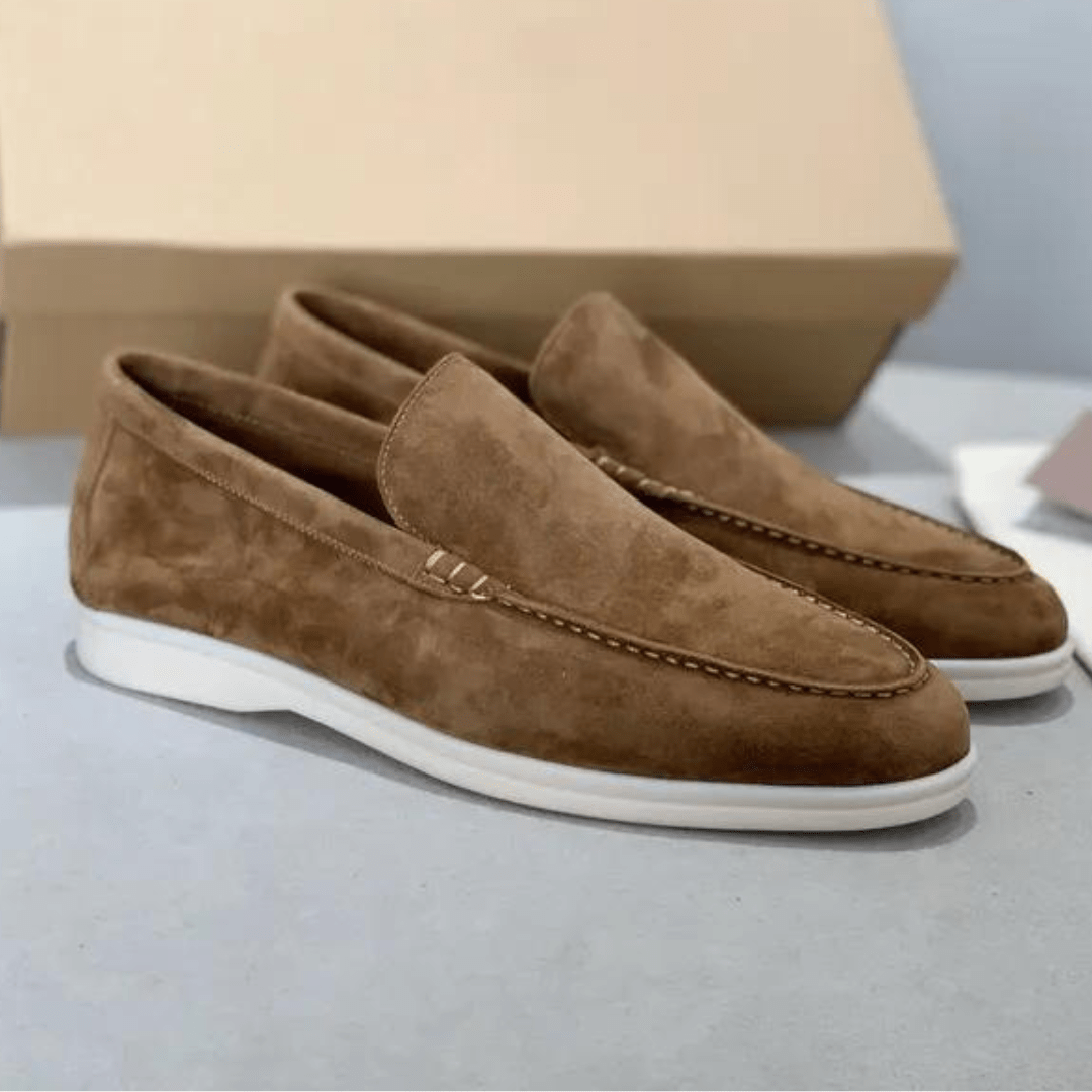 "Weiche Wildleder-Loafer für Herren, elegant und vielseitig, perfekt für Freizeit- und Business-Looks, in Beige und Braun."