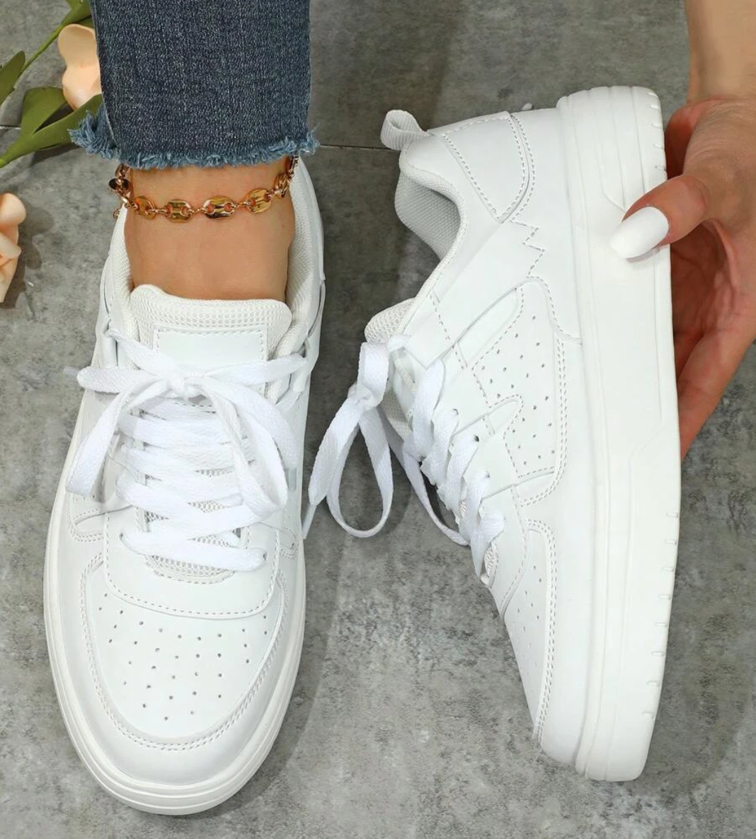 "Weiß, Blau, Schwarz und Rosa Damen-Sneakers mit farbigem Design für Komfort und Stil"