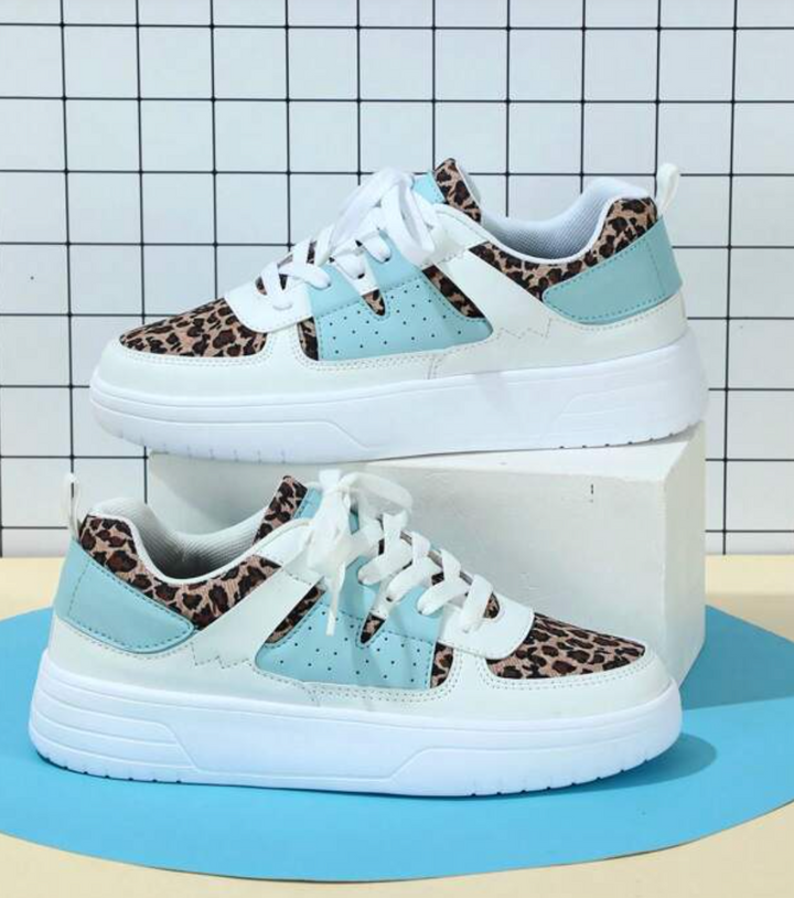 "Weiß, Blau, Schwarz und Rosa Damen-Sneakers mit farbigem Design für Komfort und Stil"