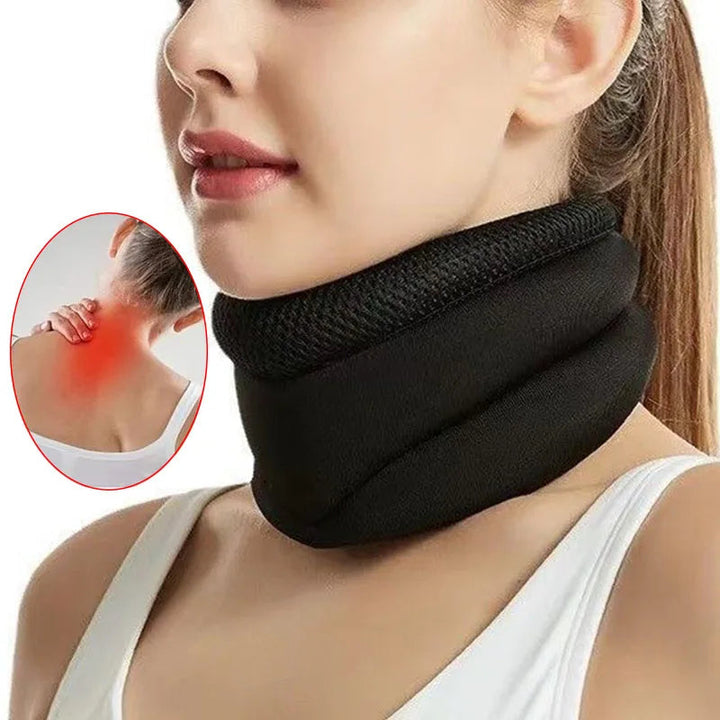 "Weißes Anti Schnarch Kissen, ergonomisch geformt, mit eleganten Nähten für besseren Schlaf und reduzierte Schnarchgeräusche.